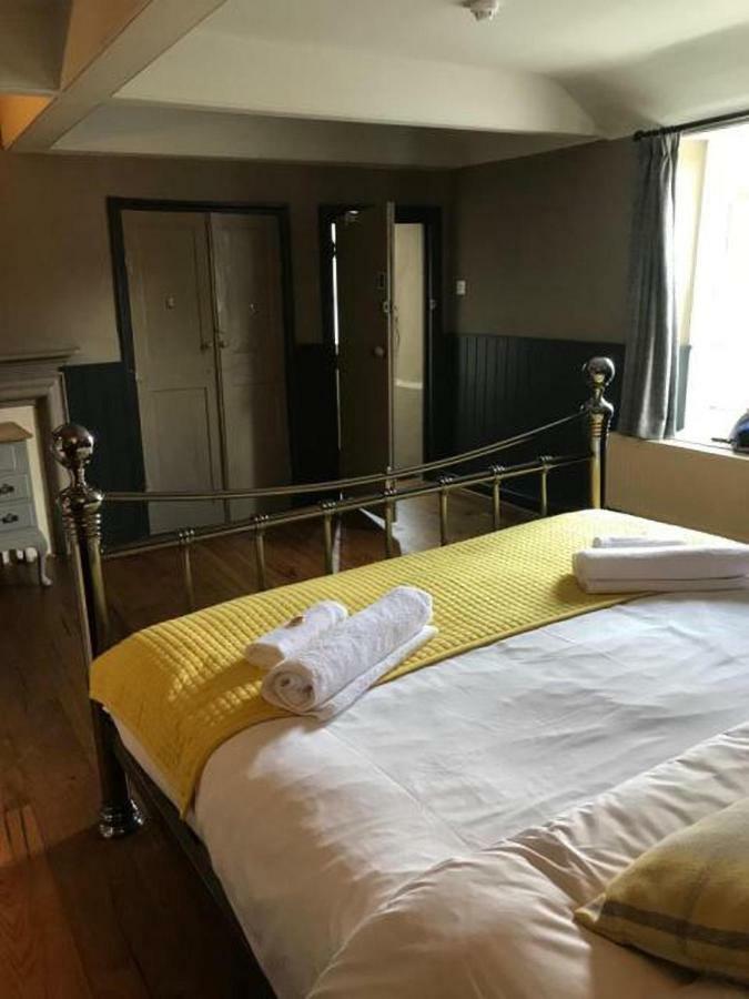 The Angel Inn Warminster Extérieur photo